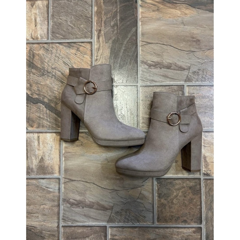 Lauren Conrad tan suedebooties with buckle sz 8